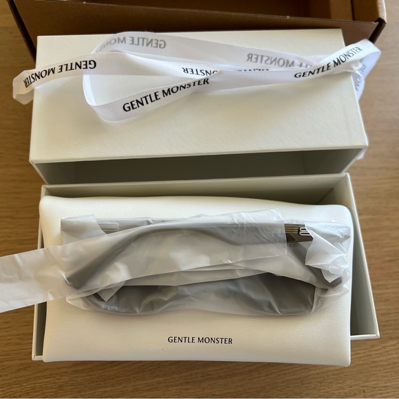 Gentle Monster Heizer KC6 Sunglasses, New with case - Picture 2 of 5